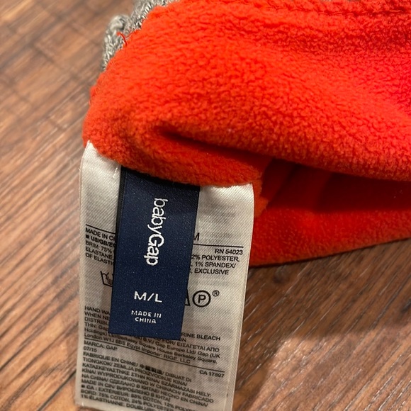 Boys beanie and mitten set size M/L toddler - Picture 6 of 6